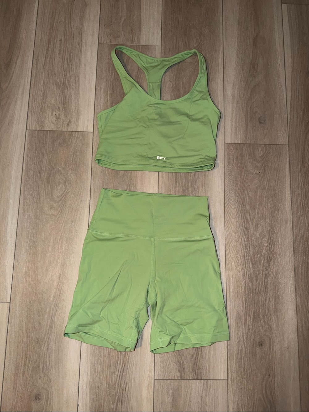 SET Active — Sportbody Green Set — Sports Bra and Bike Shorts